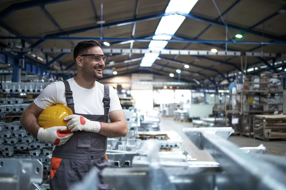 Arbeiter in Lagerhalle